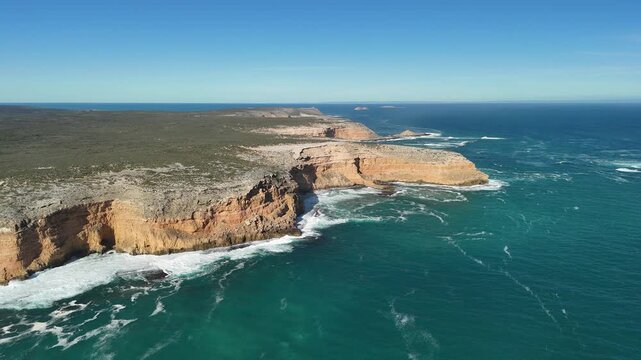 Ethel Beach, Dhilba Guuranda-Innes National Park, South Australia &ndash; 4K aerial drone view of sandy beach, dramatic limestone cliffs, turquoise ocean and rugged Yorke Peninsula coastline