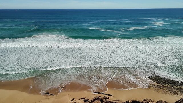 Ethel Beach, Dhilba Guuranda-Innes National Park, South Australia &ndash; 4K aerial drone view of sandy beach, dramatic limestone cliffs, turquoise ocean and rugged Yorke Peninsula coastline