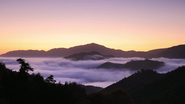 藤和峠から望む竹田城の雲海と朝日
