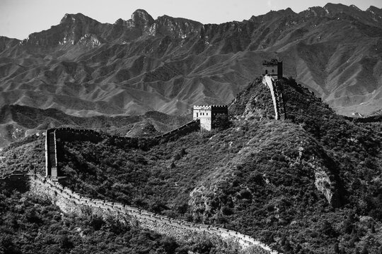 A black and white shot of the Great Wall of China, a series of fortifications built across the historical northern borders of ancient Chinese states.