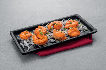 dynamite-shrimp-appetizer-black-platter © Pixelperfect5