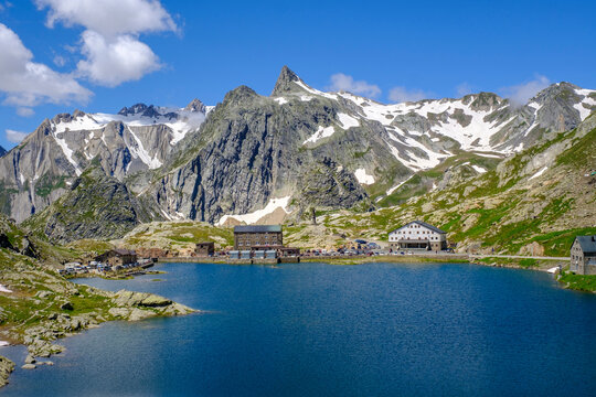 Italy, Aosta Valley, Pain du Sucre towering over Great Saint Bernard Lake
