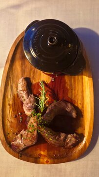 preparation of duck aiguillettes with mashed potatoes, gourmet presentation
