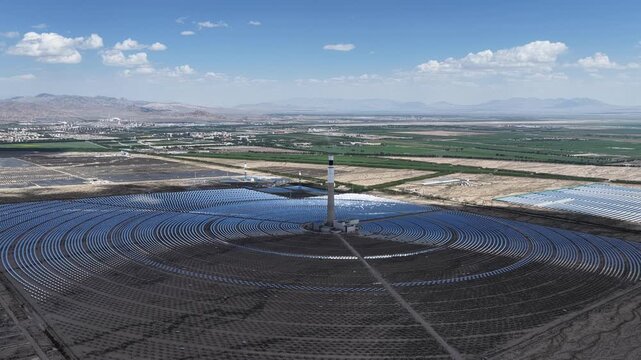 The Solar Oasis: A Hybrid CSP and PV Power Complex