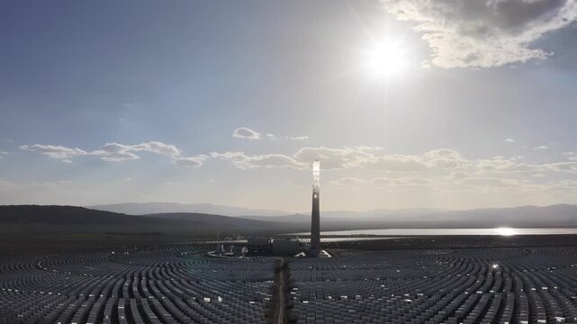 The Solar Oasis: A Hybrid CSP and PV Power Complex
