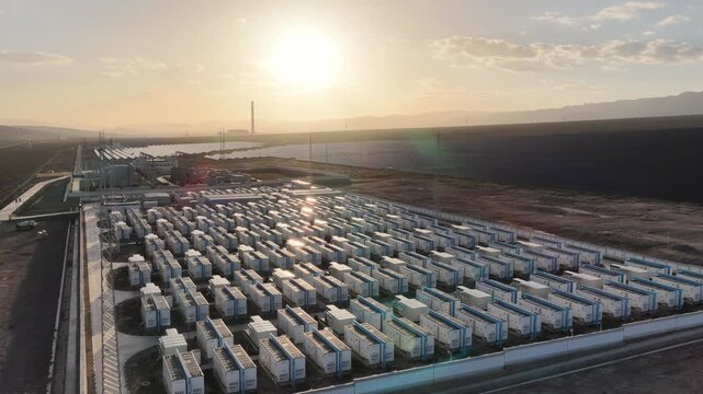 Integrated solar power and energy storage station