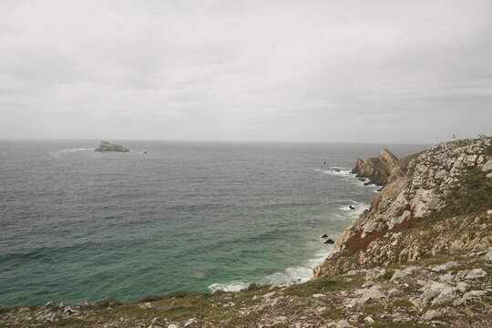 La pointe du Toulinguet &agrave; Camaret-sur-Mer sur la presqu'&icirc;le de Crozon en Bretagne en France