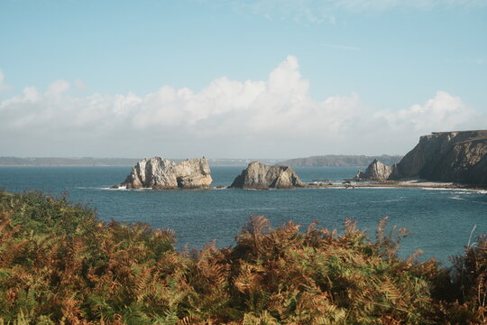 La pointe du Toulinguet &agrave; Camaret-sur-Mer sur la presqu'&icirc;le de Crozon en Bretagne en France