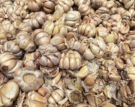 Pile of garlic bulbs with visible cloves at a market