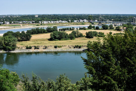 Point de vue sur la Loire depuis St Florent le Viel. Vall&eacute;e de Loire, France.