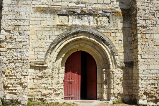 Pore lat&eacute;rale abbatiale de St Florent le Viel. Vall&eacute;e de Loire, France.
