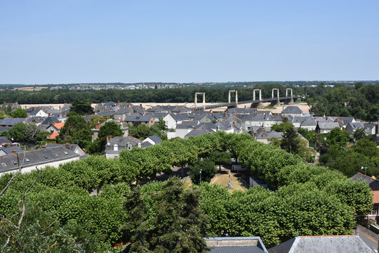 Point de vue en hauteur du village de Montjean sur loire. Vall&eacute;e de Loire, France.