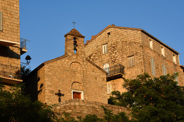 Fototapeta premium chapelle en haut du village de startene. Sartene, Corse, France. 