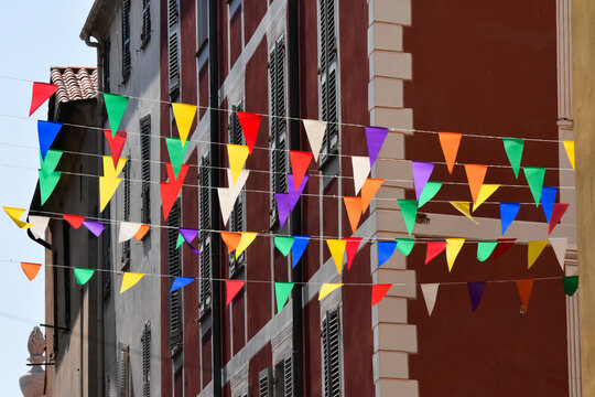 drapeaux de couleur. Ajaccio - ile de beaut&eacute; - Corse - France. 