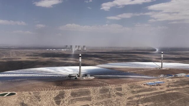 Hybrid power plant integrating concentrated solar power and photovoltaic power generation