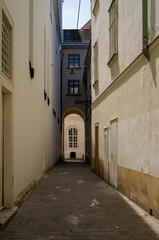 Obraz premium A Narrow Historic Alleyway