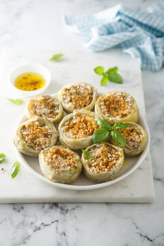 Baked artichoke with garlic crumbs