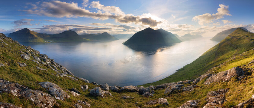 Klakkur peak, Faroe Islands, Denmark, Europe. Colorful evening seascape of Atlantic Ocean.