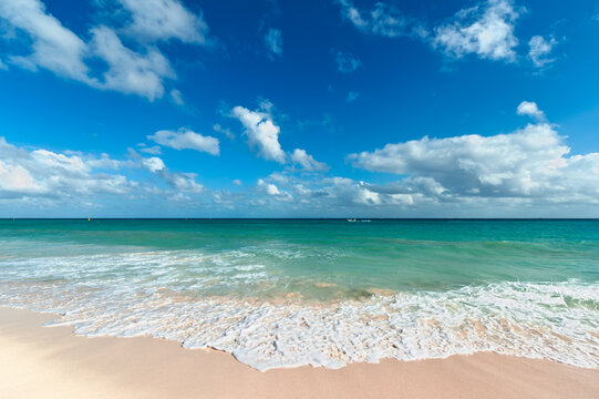 Scenic beach and waves of Caribean Sea. Riviera Maya, Mexico
