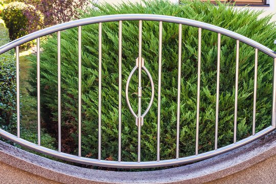 fence chrome stainless steel . chromium fence
