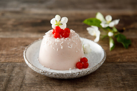 Berry panna cotta with coconut