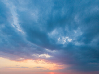 Obraz premium Stunning vibrant colorful Summer sunset sky for use as background or composite piece
