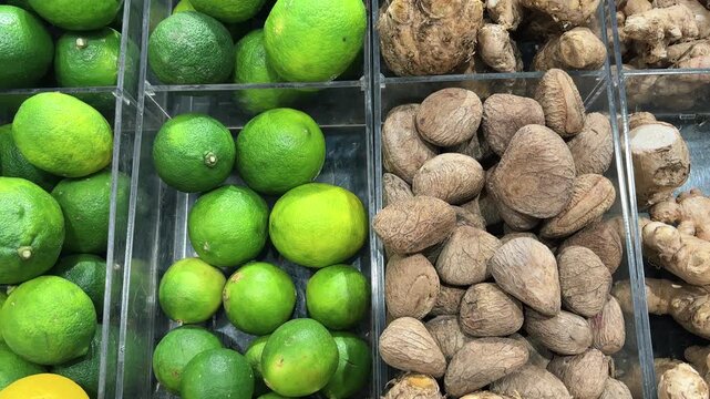Distinctive Indonesian spices are neatly arranged: kaffir lime, kluwak, turmeric, ginger, and aromatic ginger (kencur).