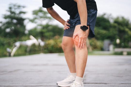 Adult asian sporty man knee pain joint problem in training for marathon