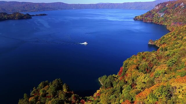 紅葉の十和田湖