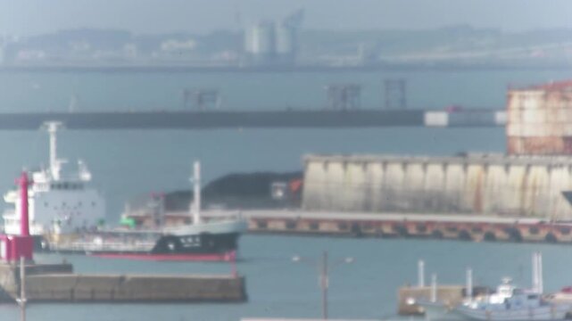 港とタンカー