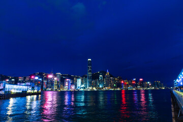 Naklejka premium night view of hong kong