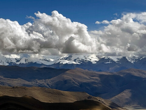 Mount Everest and valley among the clouds in the Mount Everest National Reserve, Qomolangma Nature Reserve,Tibet, China
