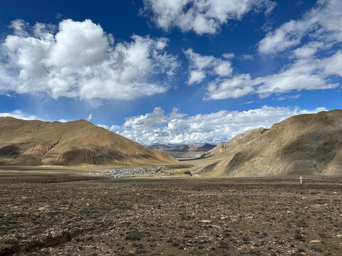 Road in the Mount Everest National Reserve, Qomolangma Nature Reserve,Tibet, China