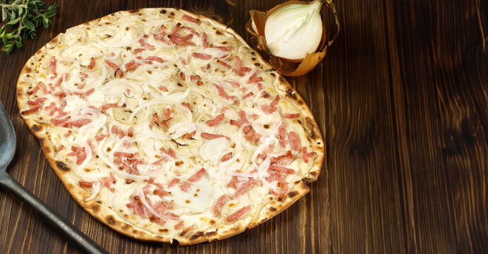 Flammkuchen mit Speck - Panorama