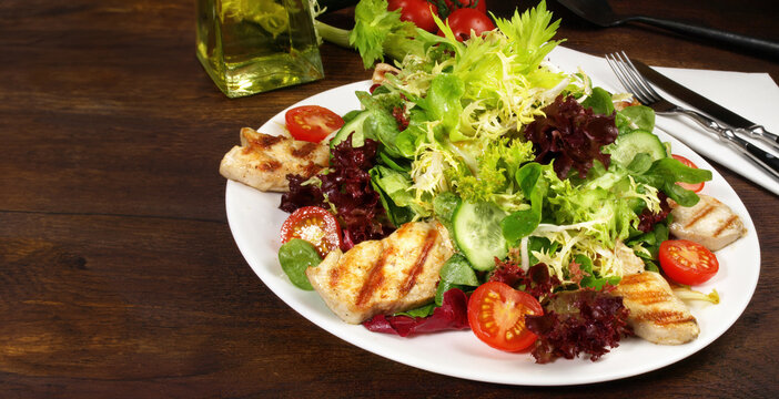 Fresh Mixed Salad with grilled Chicken - Panorama