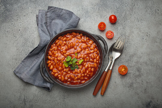 Baked beans stew tomato sauce parsley skillet bowl vegetarian British side dish
