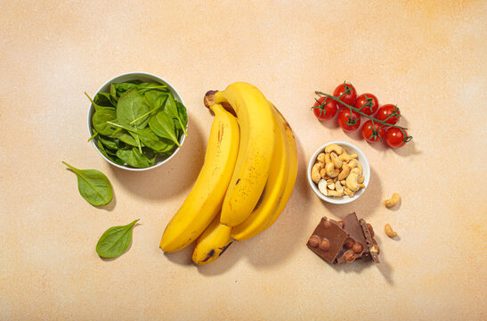Magnesium rich foods healthy diet nutrition banana spinach nuts chocolate tomatoes