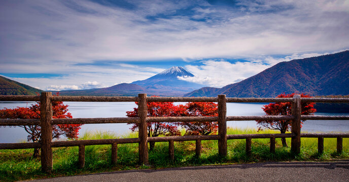 Landscape image of Mt. Fuji over Lake Kawaguchiko at sunrise in Fujikawaguchiko, Japan.