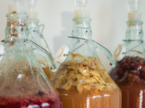 Fermentation of fruit mead at home 