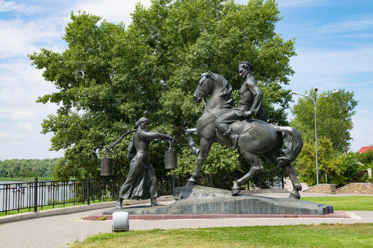 VESHENSKAYA, RUSSIA - JULY 04, 2026: View of the monument "Gregory and Aksinya" (Monument to the heroes of the book "The Quiet Don") on a sunny July day. Veshenskaya
