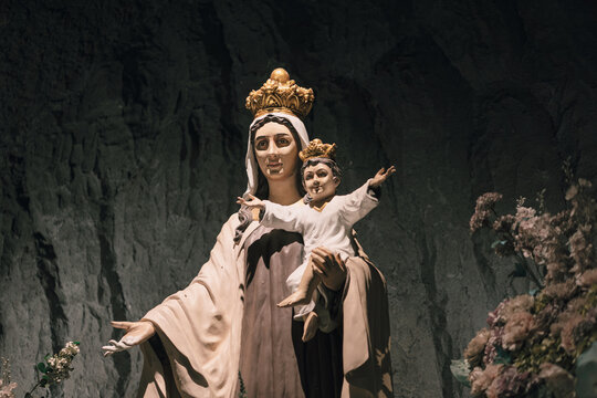 Statue of Virgin Mary with Baby Jesus in serene setting