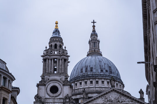 st pauls cathedral london, grey gloomy sky