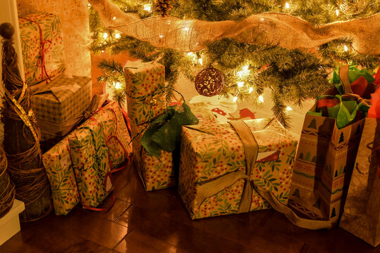 Noel et ambiance festive &agrave; la maison avec son sapin et ses lumi&egrave;res