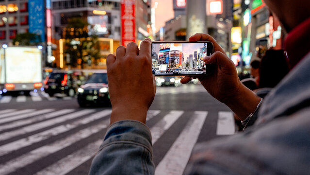 Capturing Shibuya Crossing with a smartphone