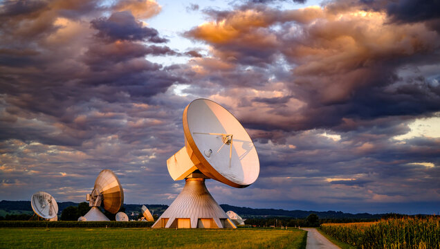 Radio telescope of a satellite earth station