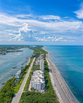 aerial view of Jupiter Island seaside condos and Coral Cove beach
