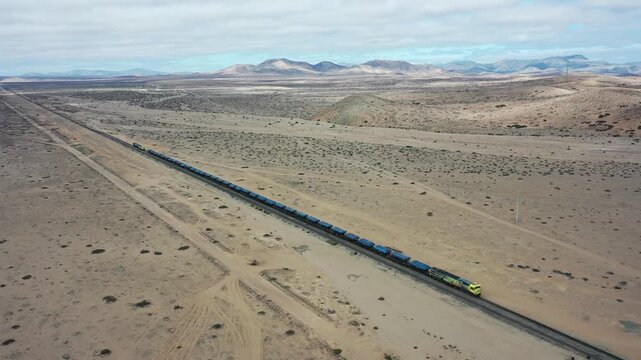 video aereo tren minero en desierto 00001--OK