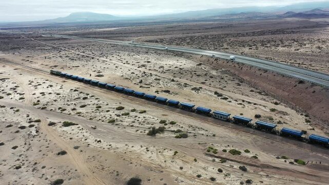 video aereo tren minero en desierto 00009