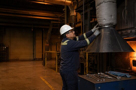 Occupational Heat Stress Prevention Mechanic Wearing Appropriate