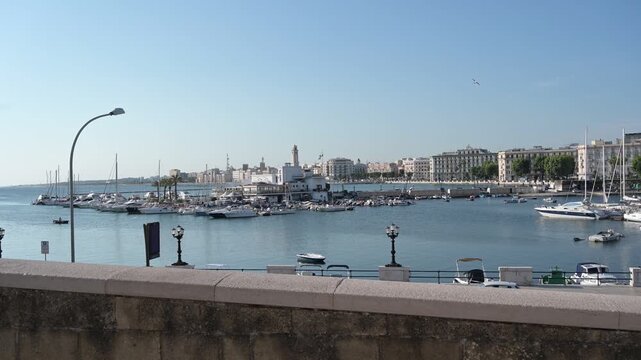 Lungomare di bari all'alba